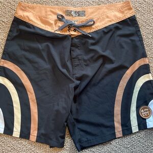 Men’s Boardshorts made from recycled plastic